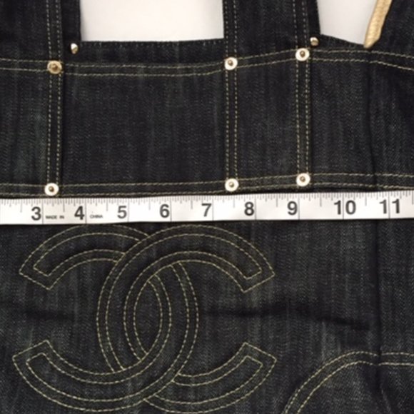 CHANEL Denim Tote / Shoulder Bag - Picture 9 of 16